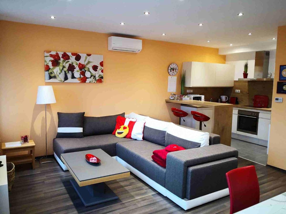 Zafir Sziget Apartman Sarvar Exterior photo