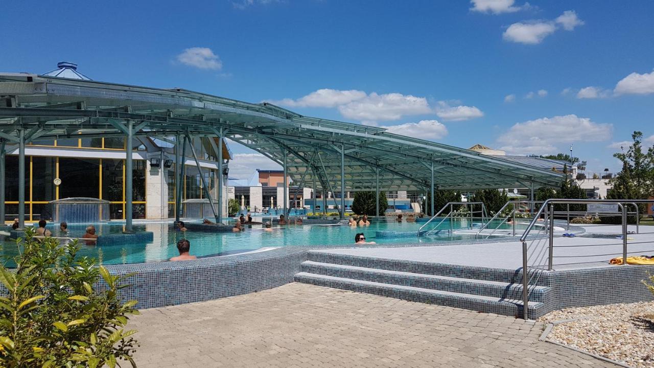 Zafir Sziget Apartman Sarvar Exterior photo